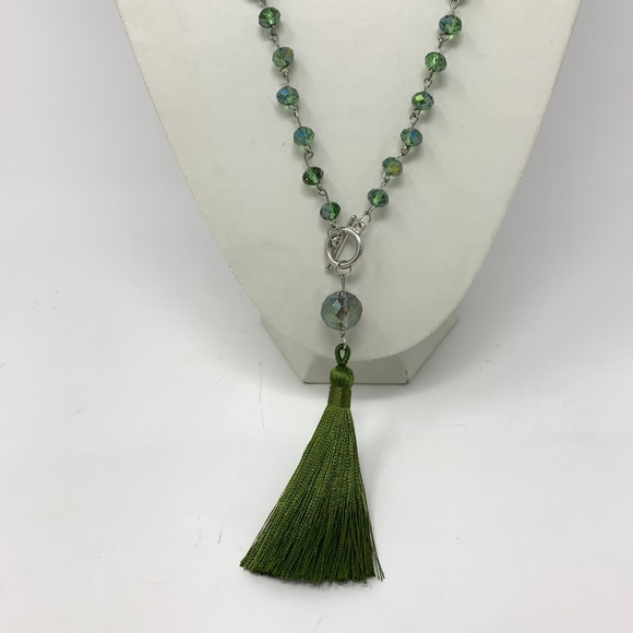 🎁2/$15SETGreen Tassel Necklace & Beaded Earrings! - Picture 3 of 7